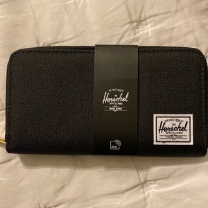 NWT Hershel Wallet